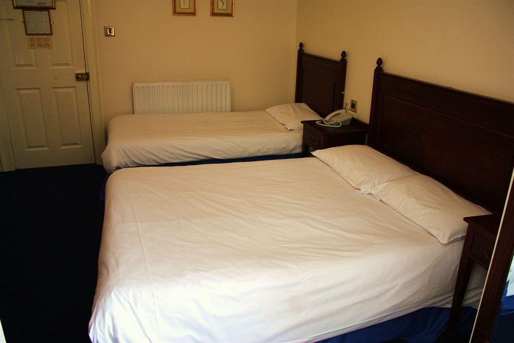 Lynams Hotel Dublin Room photo